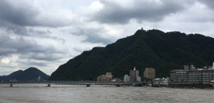 大雨により被災された方々に心よりお見舞い申し上げます
